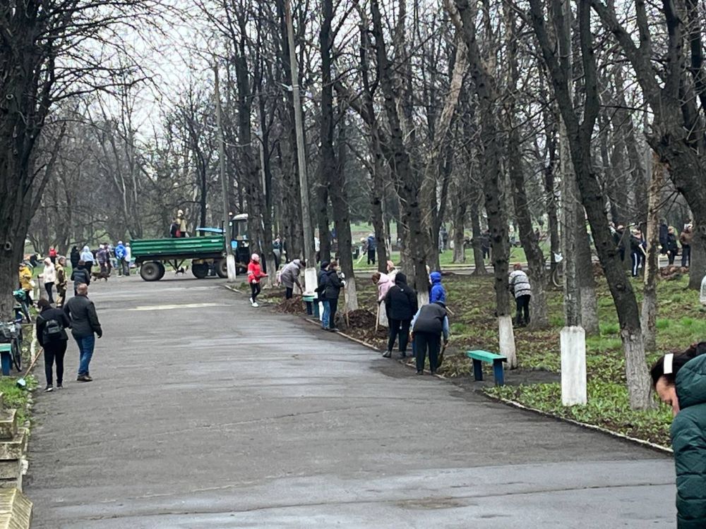 Активисты Дебальцевского местного отделения Всероссийской политической партии «Единая Россия» приняли активное участие в общереспубликанском субботнике Активисты Дебальцевского местного отделения Всероссийской политической партии «Единая Россия» приняли активное участие в общереспубликанском субботнике
