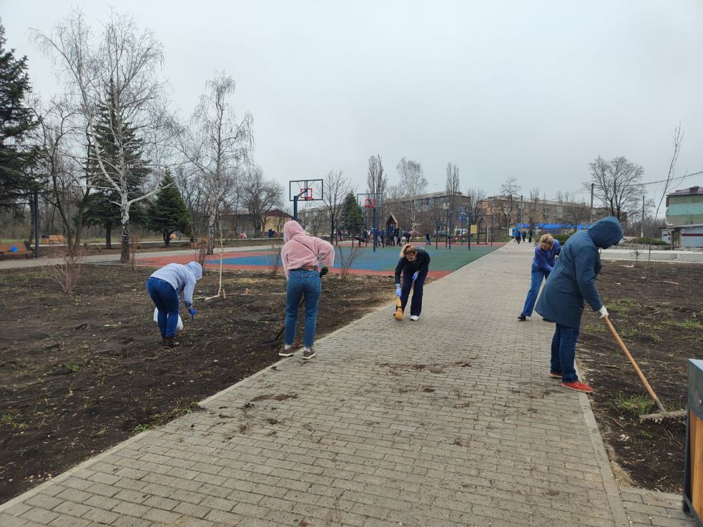 В Торезе прошёл второй общереспубликанский субботник В Торезе прошёл второй общереспубликанский субботник