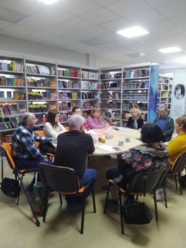 Заседание литературно-поэтического клуба «Бригантина» Заседание литературно-поэтического клуба «Бригантина»