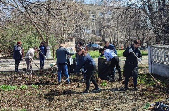 Месячник благоустройства и озеленения «Зеленый Донбасс» набирает обороты Месячник благоустройства и озеленения «Зеленый Донбасс» набирает обороты