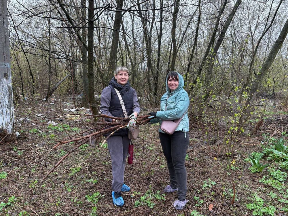 В Ленинском районе г. Донецка прошел очередной субботник, в котором приняли участие сотрудники Управы Ленинского внутригородского района Администрации городского округа Донецк, заместитель главы администрации городского... В Ленинском районе г. Донецка прошел очередной субботник, в котором приняли участие сотрудники Управы Ленинского внутригородского района Администрации городского округа Донецк, заместитель главы администрации городского...