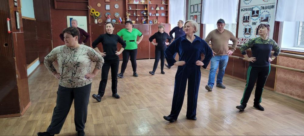 Зарядка для здоровья: коллективный дух в МБУК "Златоустовский ЦНТ"! Зарядка для здоровья: коллективный дух в МБУК "Златоустовский ЦНТ"!