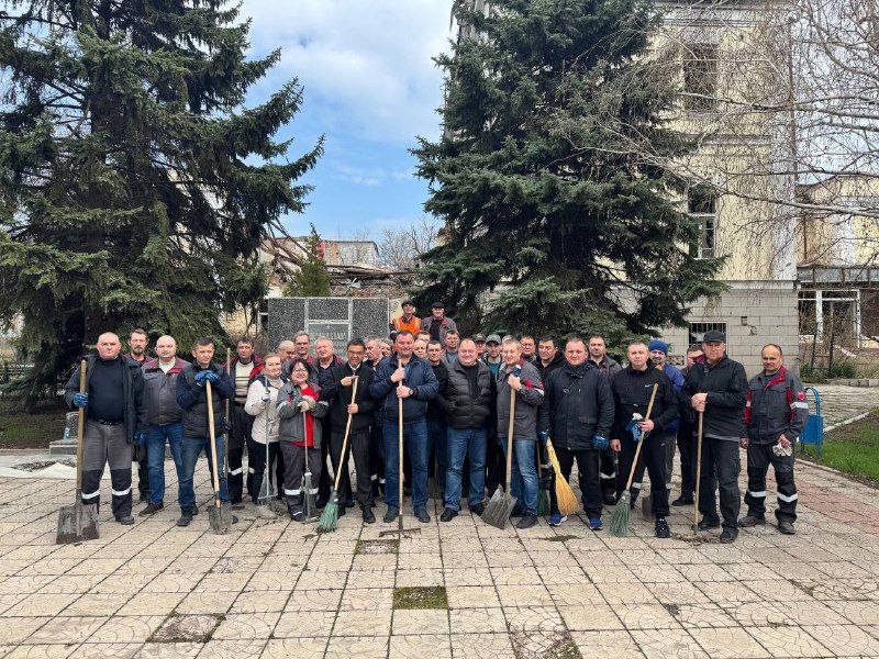 Сегодня состоялся общереспубликанский субботник в Ильичевском районе Мариуполя Сегодня состоялся общереспубликанский субботник в Ильичевском районе Мариуполя