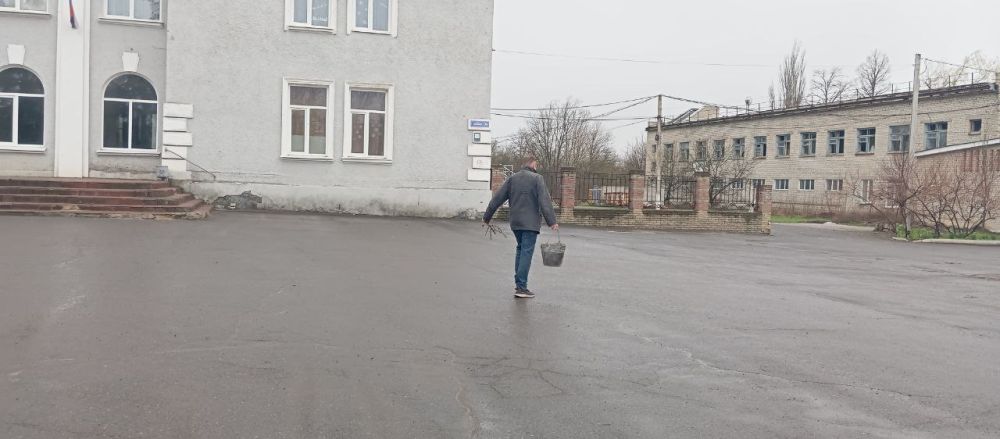 5 апреля несмотря на хмурое небо и не самую приветливую погоду, сотрудники МБУ "Новотроицкий ДК "Горняк" совместно с "Новотроицкой библиотекой для детей", МБУ «Новотроицкий ДК им. Леси Украинки», не сидели сложа руки 5 апреля несмотря на хмурое небо и не самую приветливую погоду, сотрудники МБУ "Новотроицкий ДК "Горняк" совместно с "Новотроицкой библиотекой для детей", МБУ «Новотроицкий ДК им. Леси Украинки», не сидели сложа руки
