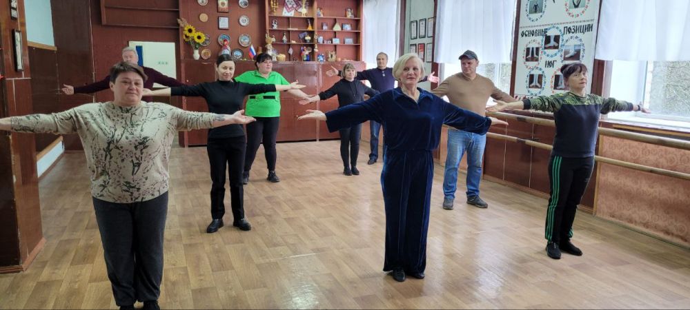 Зарядка для здоровья: коллективный дух в МБУК "Златоустовский ЦНТ"! Зарядка для здоровья: коллективный дух в МБУК "Златоустовский ЦНТ"!