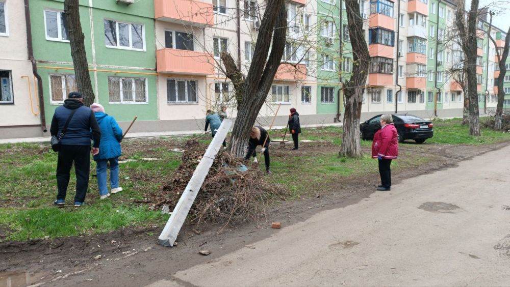 Управа Жовтневого внутригородского района приняла участие в общереспубликанском субботнике! Управа Жовтневого внутригородского района приняла участие в общереспубликанском субботнике!