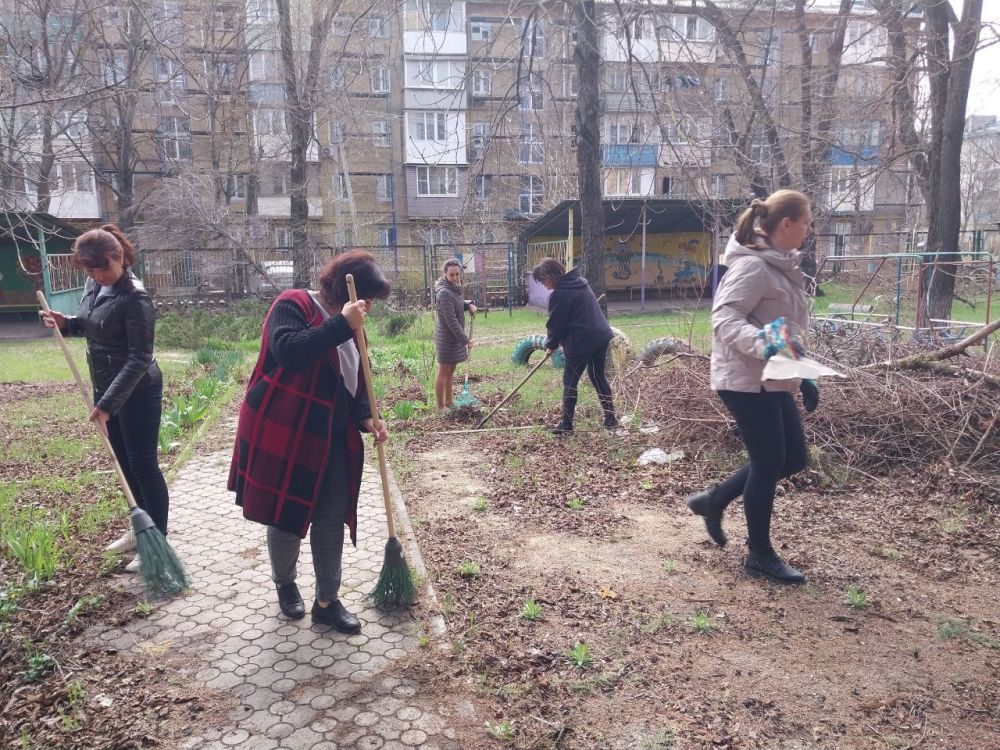 Сегодня состоялся общереспубликанский субботник в Ильичевском районе Мариуполя Сегодня состоялся общереспубликанский субботник в Ильичевском районе Мариуполя