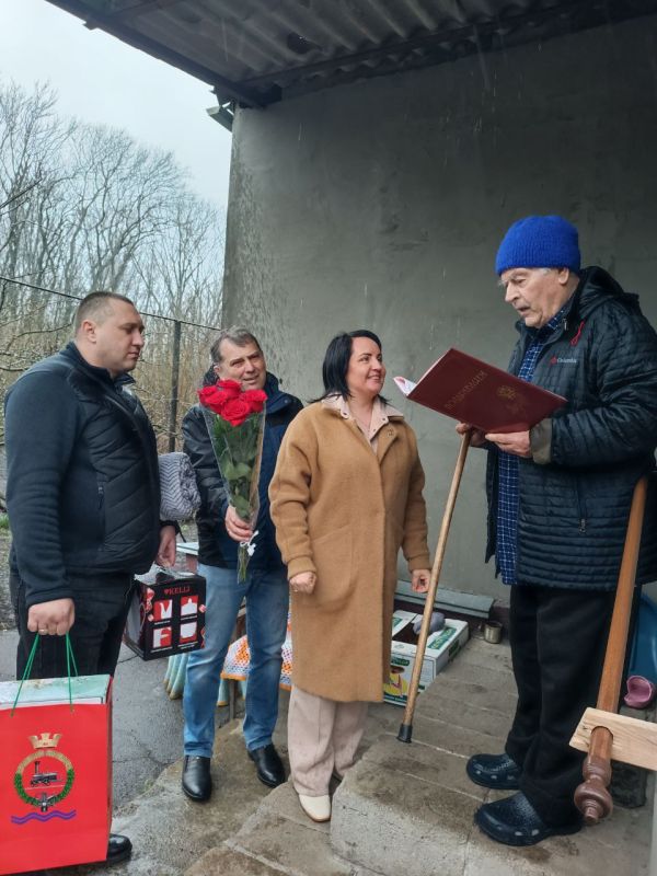 Ветерану Великой Отечественной войны Плахтию Степану Степановичу исполнилось 98 лет! Ветерану Великой Отечественной войны Плахтию Степану Степановичу исполнилось 98 лет!