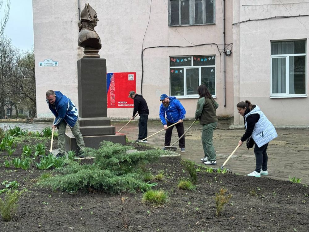 Сегодня очередной раз приняла участие в месячнике по благоустройству и озеленению «Зеленый Донбасс», вместе с моими коллегами - депутатами Клавдией Кульбацкой, Еленой Шишкинойы, Александром Черниковым, Дмитрием Диким и... Сегодня очередной раз приняла участие в месячнике по благоустройству и озеленению «Зеленый Донбасс», вместе с моими коллегами - депутатами Клавдией Кульбацкой, Еленой Шишкинойы, Александром Черниковым, Дмитрием Диким и...