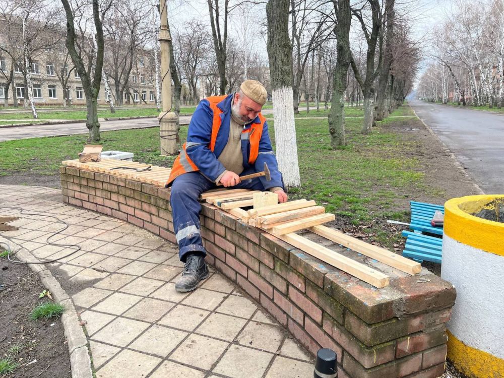 В Горловке состоялся II весенний общереспубликанский субботник в рамках республиканского двухмесячника по благоустройству В Горловке состоялся II весенний общереспубликанский субботник в рамках республиканского двухмесячника по благоустройству