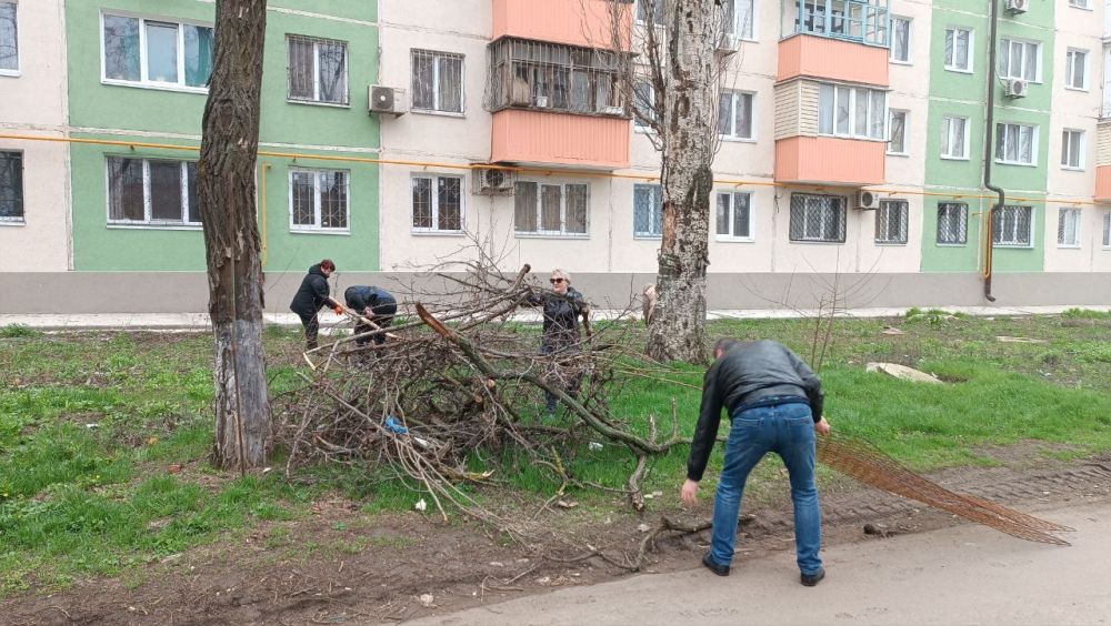 Управа Жовтневого внутригородского района приняла участие в общереспубликанском субботнике! Управа Жовтневого внутригородского района приняла участие в общереспубликанском субботнике!