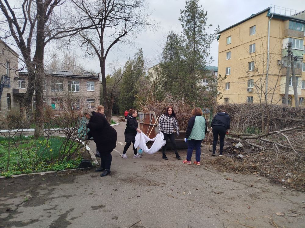 Сегодня состоялся общереспубликанский субботник в Ильичевском районе Мариуполя Сегодня состоялся общереспубликанский субботник в Ильичевском районе Мариуполя
