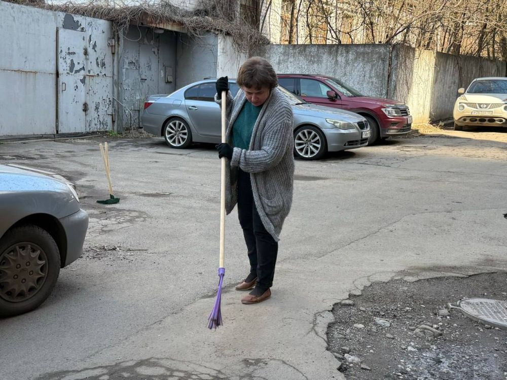 Минтруд ДНР активно участвует в общереспубликанском субботнике по поручению Главы ДНР Дениса Пушилина Минтруд ДНР активно участвует в общереспубликанском субботнике по поручению Главы ДНР Дениса Пушилина