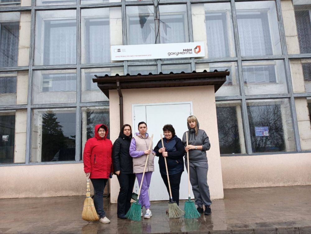 Сотрудники центров «Мои документы» Донецкой Народной Республики приняли участие в субботнике Сотрудники центров «Мои документы» Донецкой Народной Республики приняли участие в субботнике