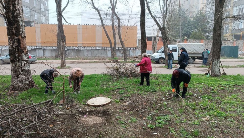 Управа Жовтневого внутригородского района приняла участие в общереспубликанском субботнике! Управа Жовтневого внутригородского района приняла участие в общереспубликанском субботнике!