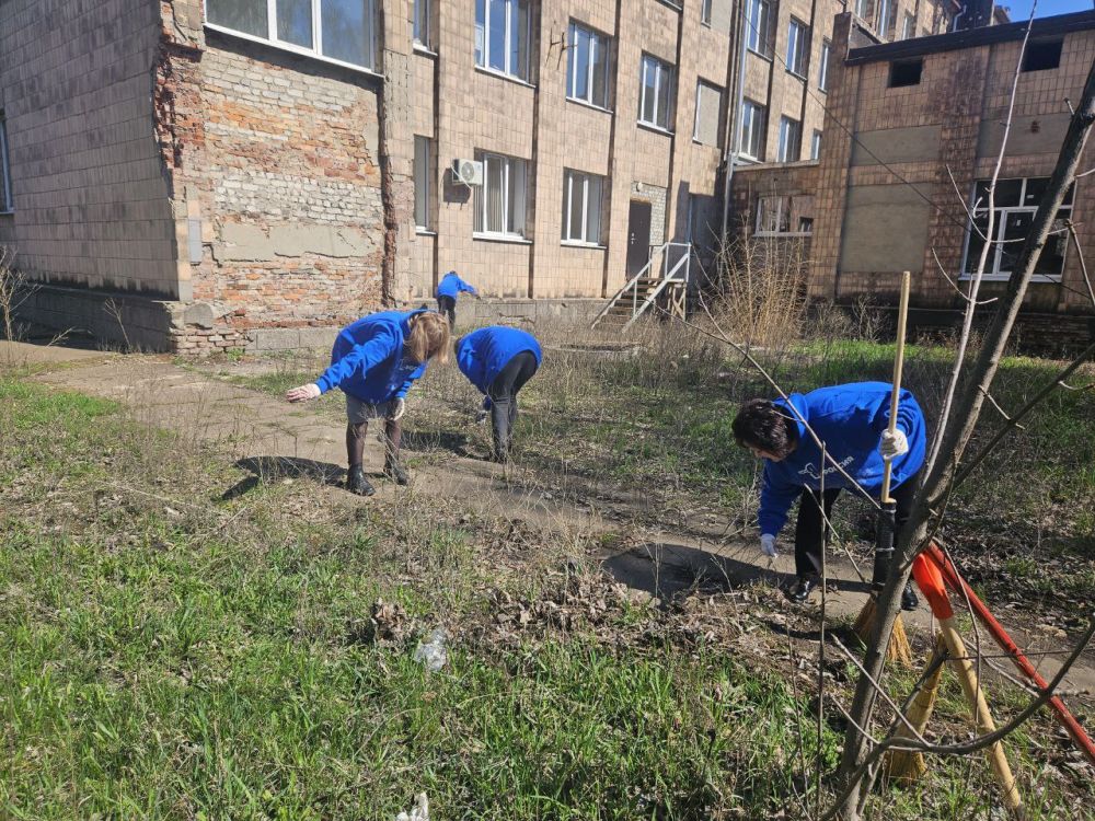 Солнечная погода способствовала проведению субботника в нашем родном округе! Солнечная погода способствовала проведению субботника в нашем родном округе!