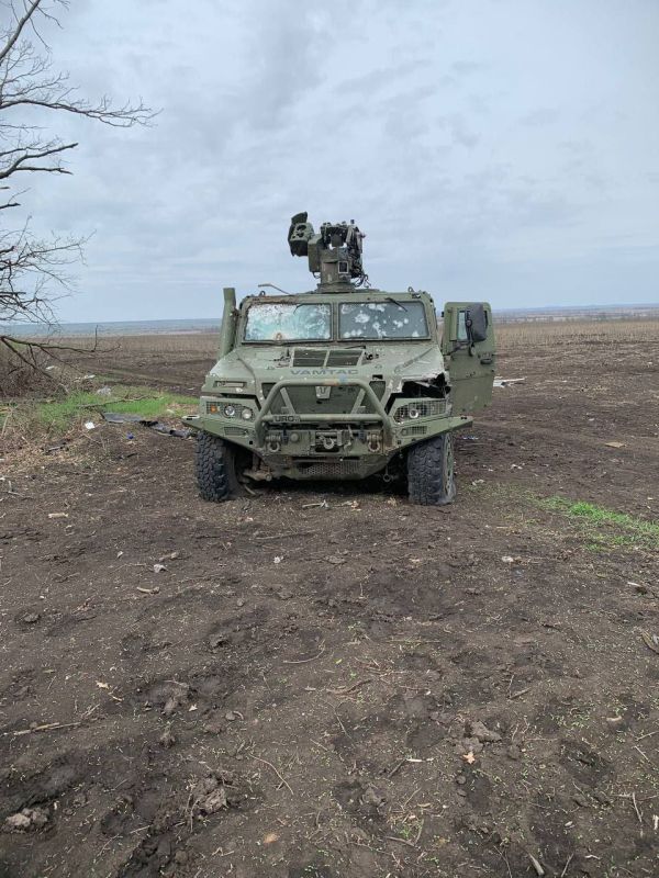 Трофейный редкий бронеавтомобиль URO VAMTAC ВСУ на одном из участков фронта в ДНР Трофейный редкий бронеавтомобиль URO VAMTAC ВСУ на одном из участков фронта в ДНР