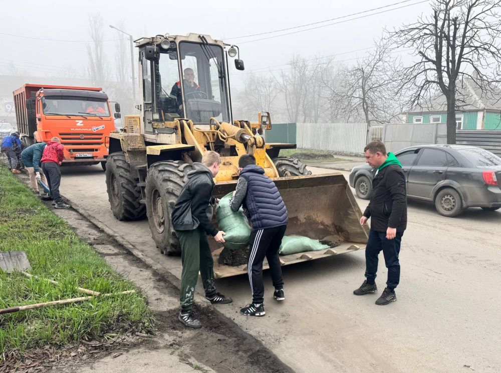 Единая Россия присоединилась ко Всероссийскому субботнику Единая Россия присоединилась ко Всероссийскому субботнику