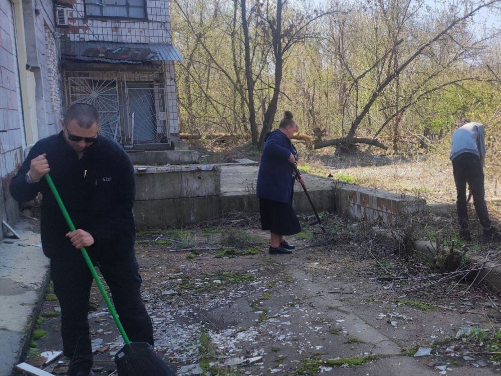 Коллективы подведомственных Минтрансу предприятий поддержали месячник по благоустройству «Зеленый Донбасс» Коллективы подведомственных Минтрансу предприятий поддержали месячник по благоустройству «Зеленый Донбасс»