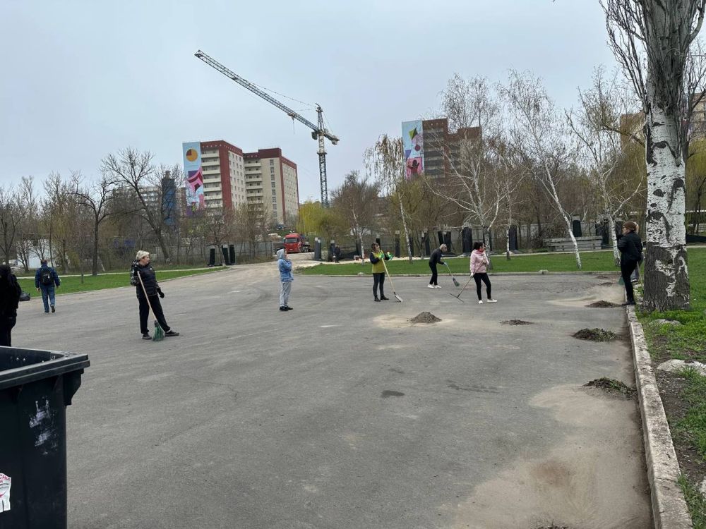 Сегодня состоялся общереспубликанский субботник в Ильичевском районе Мариуполя Сегодня состоялся общереспубликанский субботник в Ильичевском районе Мариуполя