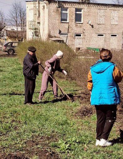 Жители пгт Луганское присоединились к общереспубликанскому субботнику Жители пгт Луганское присоединились к общереспубликанскому субботнику