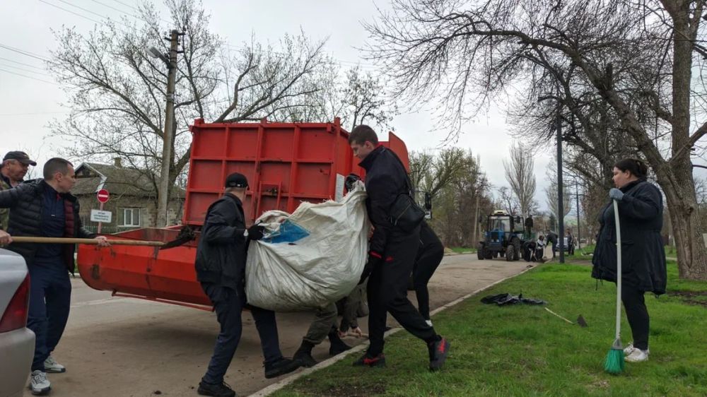 Во исполнение Поручения Главы Донецкой Народной Республики Дениса Владимировича Пушилина, по партийному проекту «Городская среда», в рамках двухмесячника по благоустройству населенных пунктов в Старобешевском муниципальном... Во исполнение Поручения Главы Донецкой Народной Республики Дениса Владимировича Пушилина, по партийному проекту «Городская среда», в рамках двухмесячника по благоустройству населенных пунктов в Старобешевском муниципальном...