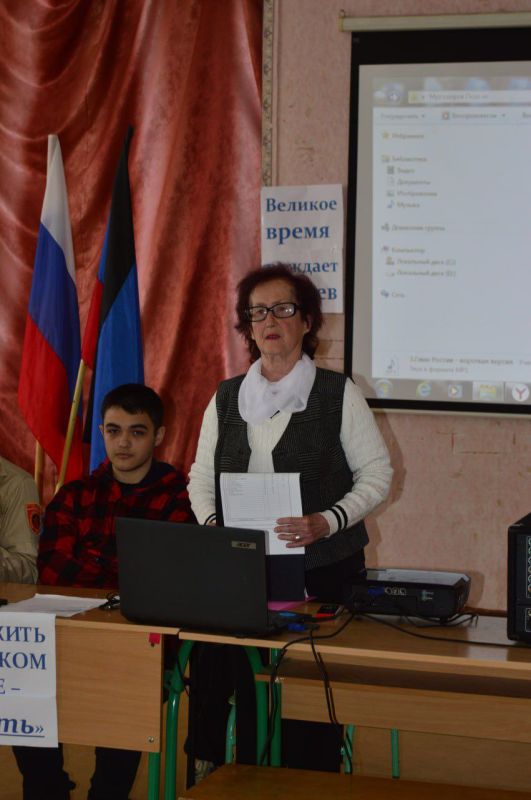 Дорогие друзья!. Сегодня поделюсь с вами своими впечатлениями от недавних поэтических чтений, которые прошли в школе № 1 нашего городского округа Докучаевск Дорогие друзья!. Сегодня поделюсь с вами своими впечатлениями от недавних поэтических чтений, которые прошли в школе № 1 нашего городского округа Докучаевск