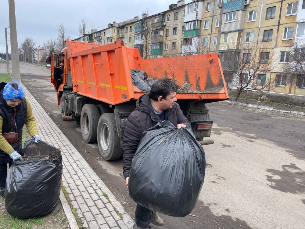 Кировский внутригородской район принял участие в общереспубликанском субботнике Кировский внутригородской район принял участие в общереспубликанском субботнике