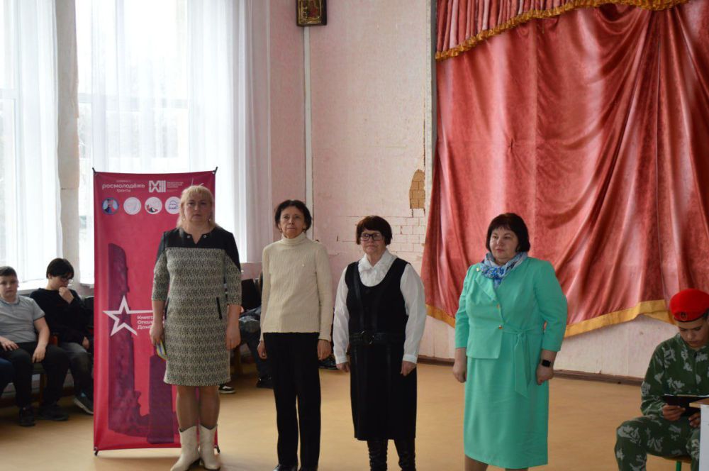 Дорогие друзья!. Сегодня поделюсь с вами своими впечатлениями от недавних поэтических чтений, которые прошли в школе № 1 нашего городского округа Докучаевск Дорогие друзья!. Сегодня поделюсь с вами своими впечатлениями от недавних поэтических чтений, которые прошли в школе № 1 нашего городского округа Докучаевск