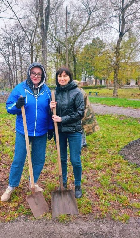 Наталья Бегуненко: Субботник Управы Петровского внутригородского района Администрации городского округа Донецк Наталья Бегуненко: Субботник Управы Петровского внутригородского района Администрации городского округа Донецк