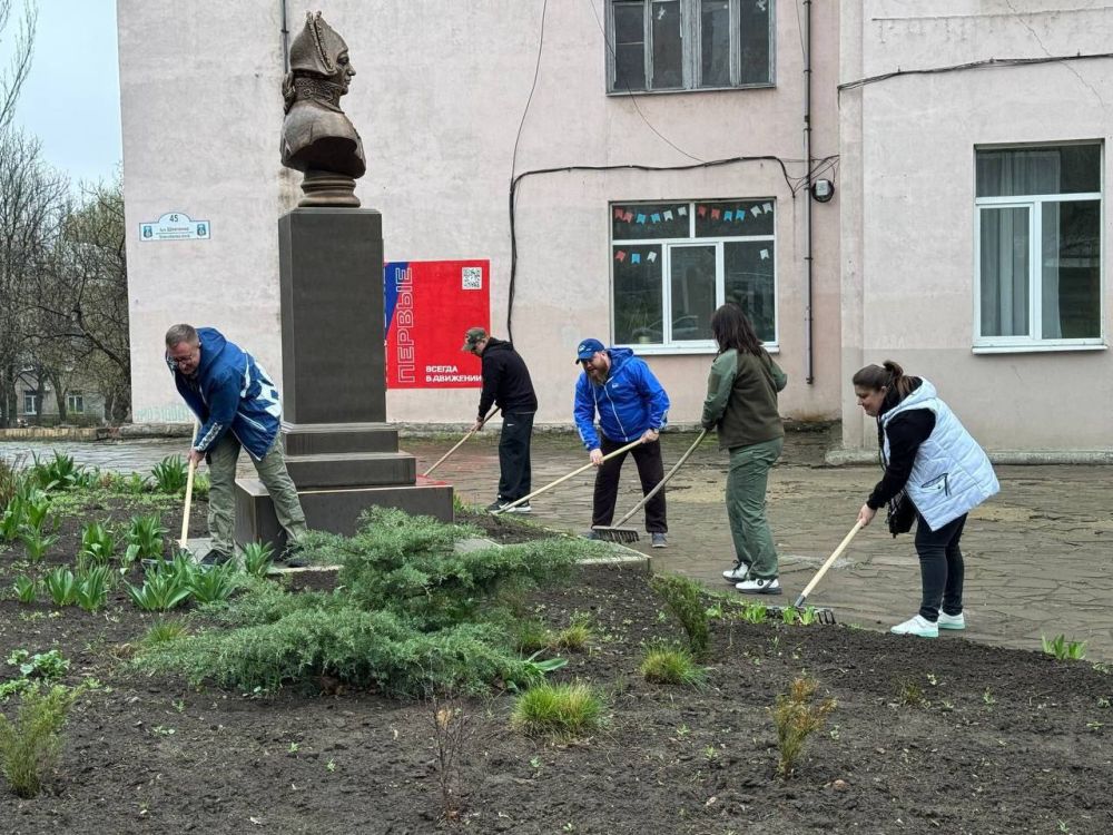Константин Кузьмин: Депутаты Народного Совета ДНР вместе с жителями Республики приняли участие в очередном субботнике Константин Кузьмин: Депутаты Народного Совета ДНР вместе с жителями Республики приняли участие в очередном субботнике