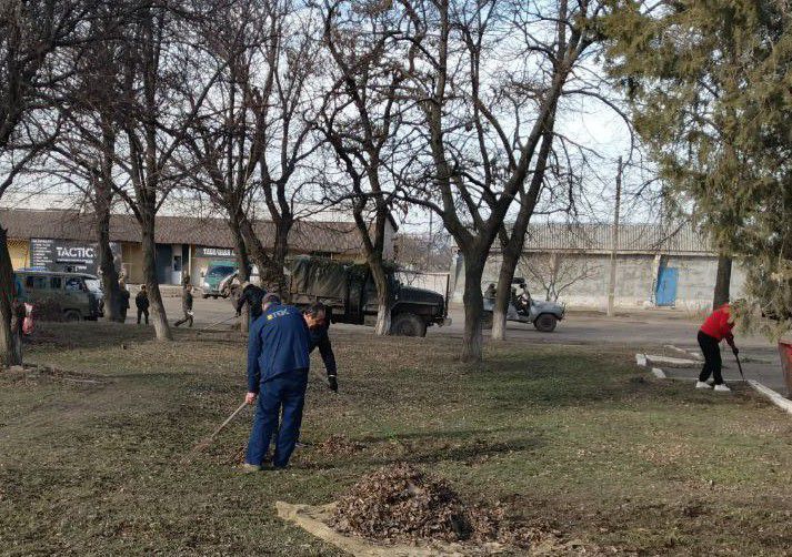 Жители пгт Луганское присоединились к общереспубликанскому субботнику Жители пгт Луганское присоединились к общереспубликанскому субботнику