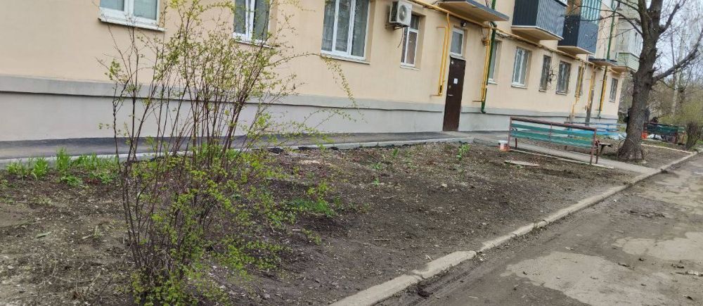 Активные жители Ильичевского района присоединились к республиканскому субботнику Активные жители Ильичевского района присоединились к республиканскому субботнику