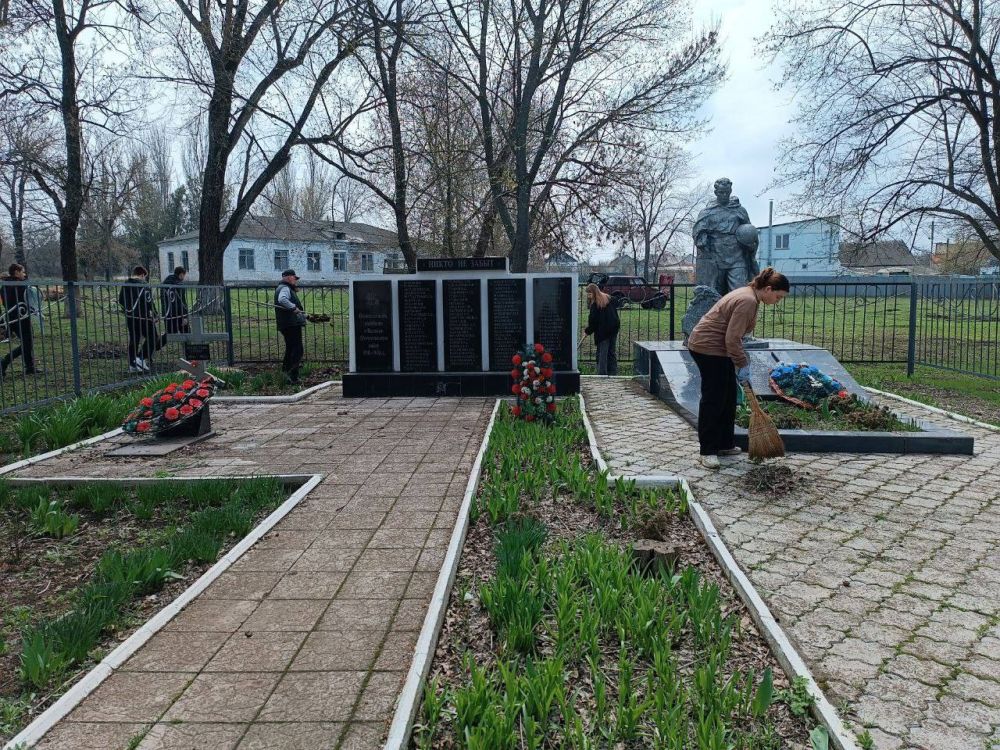 АКЦИЯ «ОБЕЛИСК». Активисты «Движения Первых» ГБОУ «Бердянская школа Мангушского м.о» активно участвуют в акциях патриотической направленности АКЦИЯ «ОБЕЛИСК». Активисты «Движения Первых» ГБОУ «Бердянская школа Мангушского м.о» активно участвуют в акциях патриотической направленности