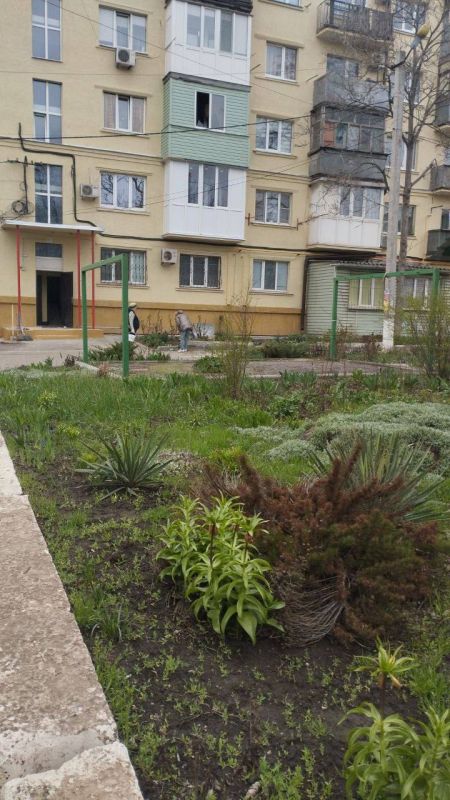 Активные жители Ильичевского района присоединились к республиканскому субботнику Активные жители Ильичевского района присоединились к республиканскому субботнику