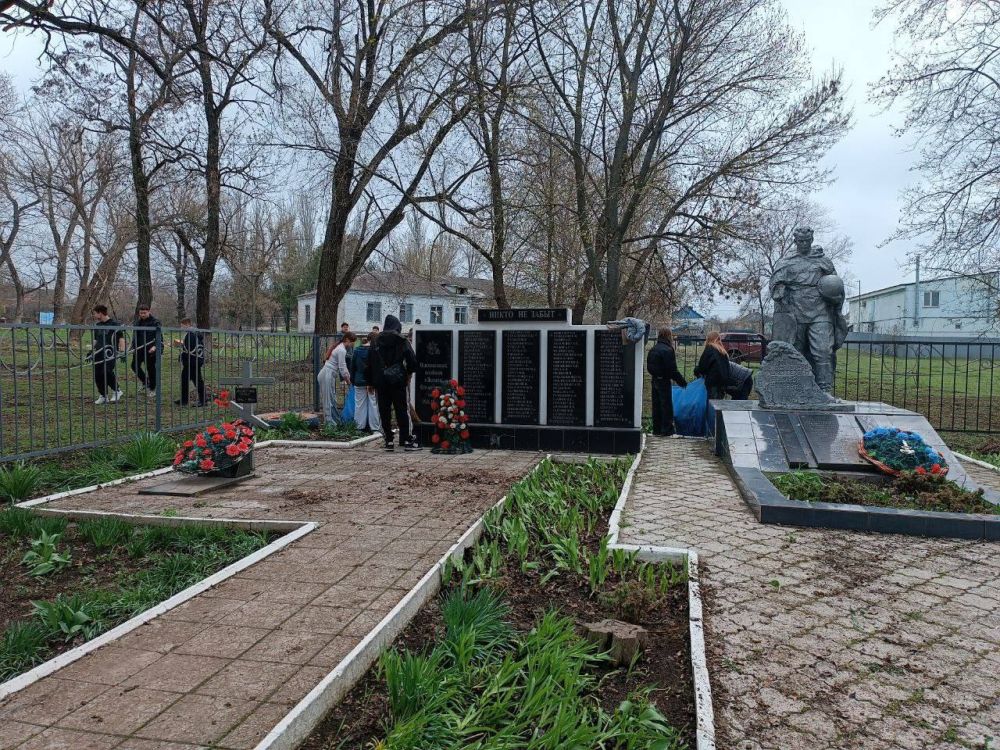АКЦИЯ «ОБЕЛИСК». Активисты «Движения Первых» ГБОУ «Бердянская школа Мангушского м.о» активно участвуют в акциях патриотической направленности АКЦИЯ «ОБЕЛИСК». Активисты «Движения Первых» ГБОУ «Бердянская школа Мангушского м.о» активно участвуют в акциях патриотической направленности