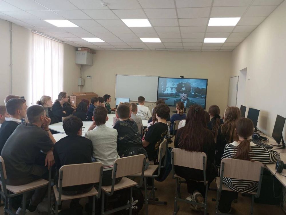 В связи с подготовкой к 80-летию Победы Великой Отечественной войне, объявлением Президентом Российской Федерации 2025 года - годом Защитников Отечества, в целях воспитательной работы в ГБОУ «Мангушская школа №2 Мангушкого... В связи с подготовкой к 80-летию Победы Великой Отечественной войне, объявлением Президентом Российской Федерации 2025 года - годом Защитников Отечества, в целях воспитательной работы в ГБОУ «Мангушская школа №2 Мангушкого...