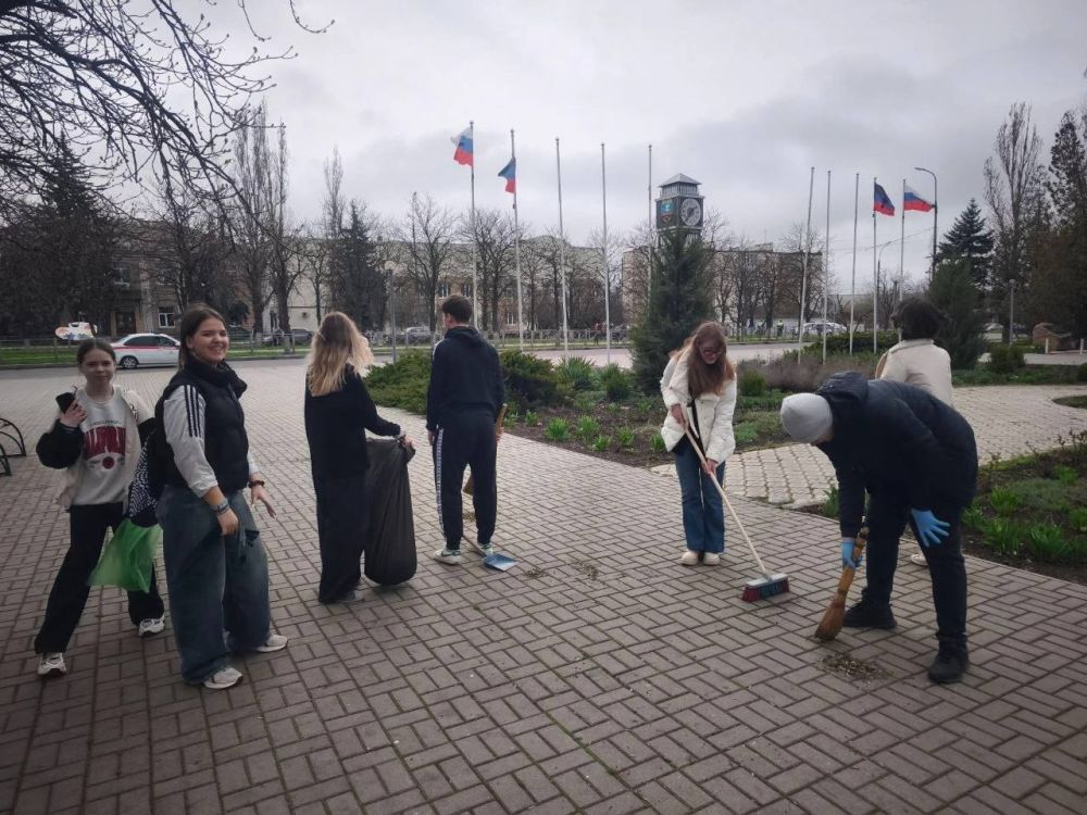 05.04.2025 г. учителя и обучающиеся ГБОУ «Мангушская школа №2 Мангушского м.о.» приняли участие в общереспубликанском субботнике 05.04.2025 г. учителя и обучающиеся ГБОУ «Мангушская школа №2 Мангушского м.о.» приняли участие в общереспубликанском субботнике