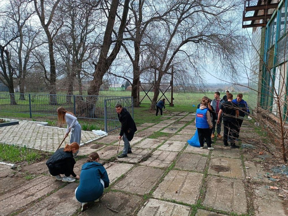 АКЦИЯ «ОБЕЛИСК». Активисты «Движения Первых» ГБОУ «Бердянская школа Мангушского м.о» активно участвуют в акциях патриотической направленности АКЦИЯ «ОБЕЛИСК». Активисты «Движения Первых» ГБОУ «Бердянская школа Мангушского м.о» активно участвуют в акциях патриотической направленности