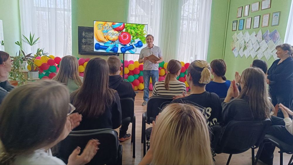 «БУДЬ ЗДОРОВ!». В понедельник, 07 апреля 2025 года, в инструментальной студии «До-ре-микс» МБУ «ДК им. В. Маяковского г. о. Торез» прошла развивающая беседа «Будь здоров!», приуроченная ко Всемирному дню здоровья «БУДЬ ЗДОРОВ!». В понедельник, 07 апреля 2025 года, в инструментальной студии «До-ре-микс» МБУ «ДК им. В. Маяковского г. о. Торез» прошла развивающая беседа «Будь здоров!», приуроченная ко Всемирному дню здоровья