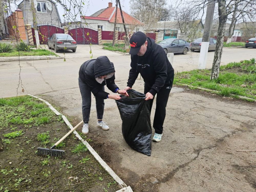 В Новоазовском районном суде проведен субботник В Новоазовском районном суде проведен субботник