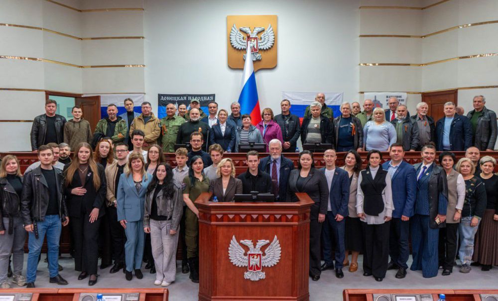 Валентина Харлашка: Депутаты Макеевского городского совета приняли участие в реконструкции провозглашения государственной самостоятельности Донецкой Народной Республики, которое было подготовлено молодежью республики Валентина Харлашка: Депутаты Макеевского городского совета приняли участие в реконструкции провозглашения государственной самостоятельности Донецкой Народной Республики, которое было подготовлено молодежью республики