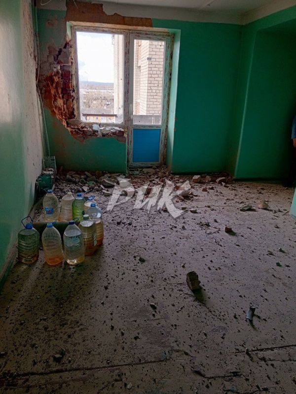 Иван Приходько: Последствия обстрела центра Горловки со стороны ВФУ днем 06.04.2025 г. Повреждено одно из зданий учреждения высшего профессионального образования Иван Приходько: Последствия обстрела центра Горловки со стороны ВФУ днем 06.04.2025 г. Повреждено одно из зданий учреждения высшего профессионального образования