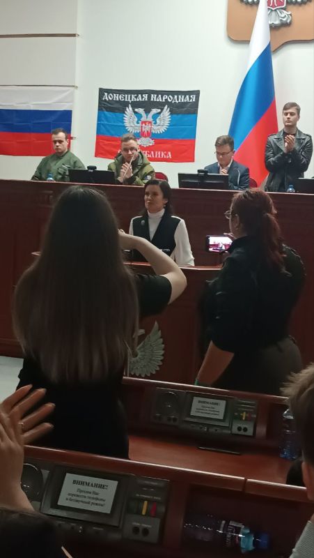 Валентина Харлашка: Депутаты Макеевского городского совета приняли участие в реконструкции провозглашения государственной самостоятельности Донецкой Народной Республики, которое было подготовлено молодежью республики Валентина Харлашка: Депутаты Макеевского городского совета приняли участие в реконструкции провозглашения государственной самостоятельности Донецкой Народной Республики, которое было подготовлено молодежью республики