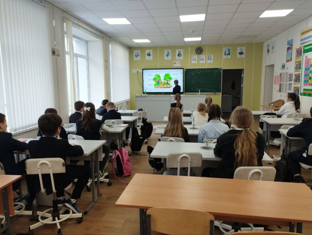 В Тельмановской гимназии прошли беседы по правилам поведения на детских и спортивных площадках, а также недопустимости порчи спортивного инвентаря и оборудования В Тельмановской гимназии прошли беседы по правилам поведения на детских и спортивных площадках, а также недопустимости порчи спортивного инвентаря и оборудования
