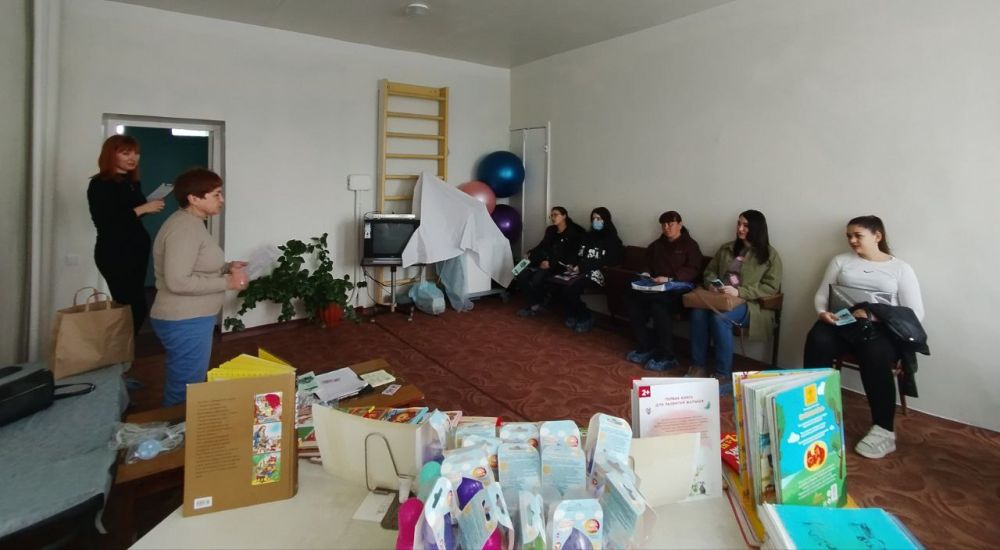 Сегодня, активисты Женского движения партии «Единая Россия» посетили ГБУ ДНР «Центральная городская больница г. Шахтерска» акушерско-гинекологическое отделение, чтобы поздравить будущих мам с Днем беременных.Символично, что... Сегодня, активисты Женского движения партии «Единая Россия» посетили ГБУ ДНР «Центральная городская больница г. Шахтерска» акушерско-гинекологическое отделение, чтобы поздравить будущих мам с Днем беременных.Символично, что...