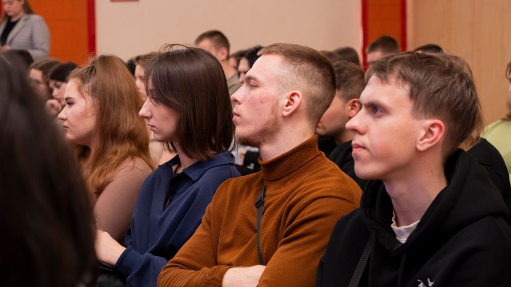 — Ты точно уверен что хочешь посвятить себя этой профессии? — Ты точно уверен что хочешь посвятить себя этой профессии?