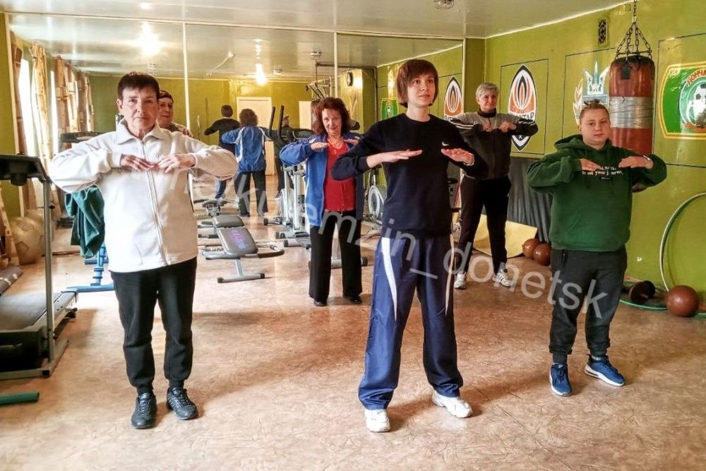 Сотрудники учреждений спорта с энтузиазмом приняли участие в акции, посвящённой Всемирному дню здоровья, которая в этом году проходит под девизом «Здоровое начало жизни - залог благополучного будущего» Сотрудники учреждений спорта с энтузиазмом приняли участие в акции, посвящённой Всемирному дню здоровья, которая в этом году проходит под девизом «Здоровое начало жизни - залог благополучного будущего»
