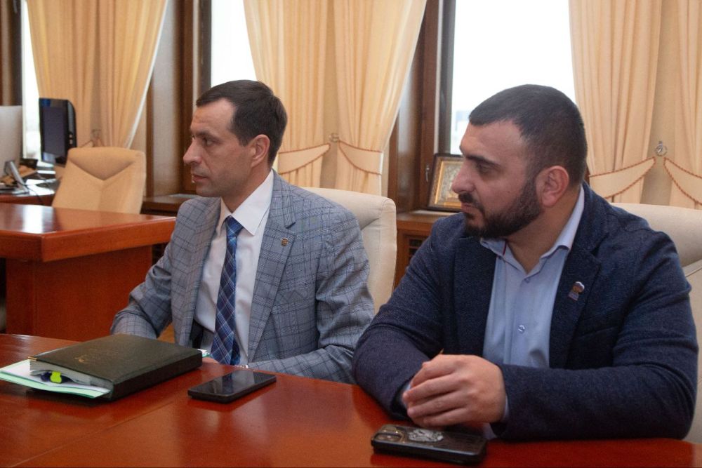 Владимир Константинов: В 11-ю годовщину основания Крымского отделения «Единой России» встретился с сенатором Российской Федерации Сергеем Васильевичем Горняковым, который назначен руководителем Южного межрегионального... Владимир Константинов: В 11-ю годовщину основания Крымского отделения «Единой России» встретился с сенатором Российской Федерации Сергеем Васильевичем Горняковым, который назначен руководителем Южного межрегионального...