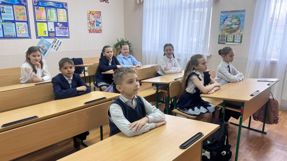 В Тельмановской гимназии прошли беседы по правилам поведения на детских и спортивных площадках, а также недопустимости порчи спортивного инвентаря и оборудования В Тельмановской гимназии прошли беседы по правилам поведения на детских и спортивных площадках, а также недопустимости порчи спортивного инвентаря и оборудования